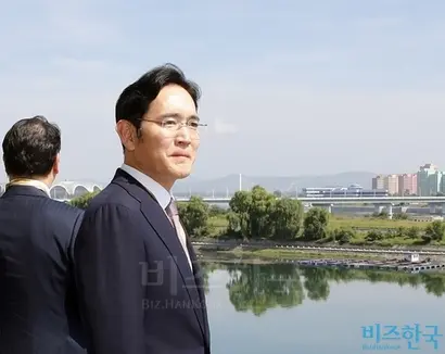 이재용 삼성 부회장은 국내 최고의 부촌인 용산구 한남동에만 2채의 단독주택을 소유하고 있다. 사진은 지난 9월 이재용 부회장이 평양을 방문한 모습. 사진=평양사진공동취재단
