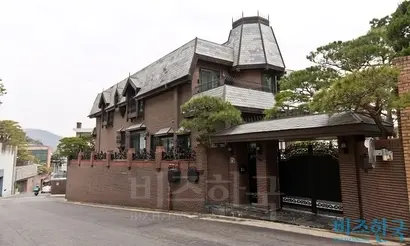 서울중앙지방법원이 가압류를 결정한 유경선 유진그룹 회장의 한남동 자택.  사진=최준필 기자