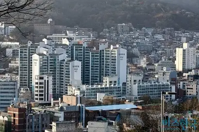 집값 하락은 조금 더 시간을 두고 지켜봐야 한다는 관망세가 우세한 가운데, 부동산 업계는 촉각을 곤두세우고 있다. 사진=고성준 기자