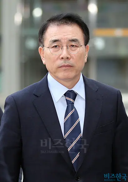 이번 인사로 조용병 신한금융 회장(사진) 체제가 굳어지는 것으로 보이지만 조 회장의 임기는 2020년 3월까지다. 당장 2019년 말 차기 신한금융 회장 인선 작업에 들어가야 한다. 사진=고성준 기자