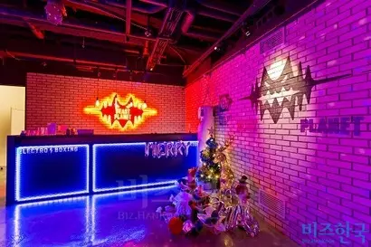 조천희 비스트플래닛 대표는 해외 출장에서 본 부티크 피트니스를 국내로 들여왔다. 최근 밀레니얼 세대가 SNS를 중요하게 여긴다는 점에 착안해 피트니스 내 모든 공간을 포토존으로 만들겠다는 생각으로 인테리어를 했다.  사진=최준필 기자