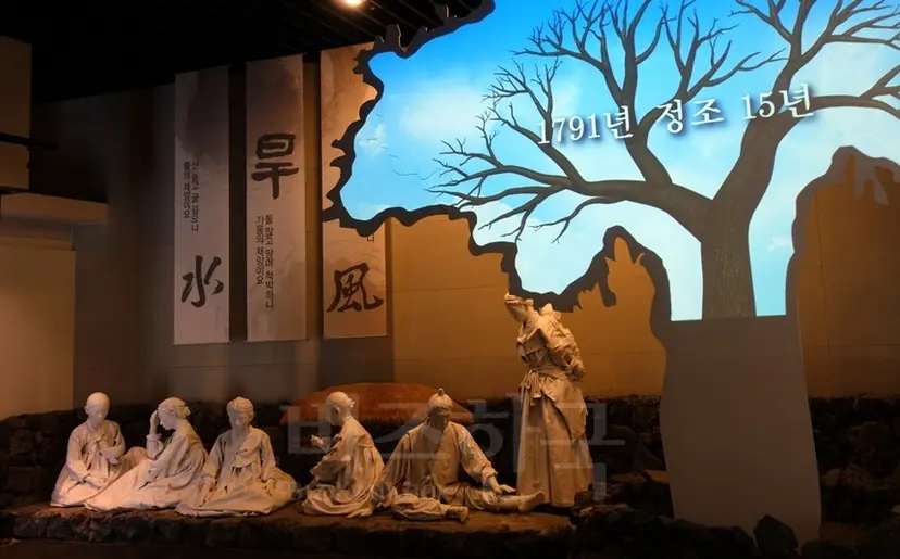 정조 18년(1794) 고금에 드문 흉년이 제주를 덮쳤다. 이때 나선 것이 산지항에서 객주를 운영하던 행수 김만덕이었다. 김만덕기념관 내부 모습. 사진=구완회 제공