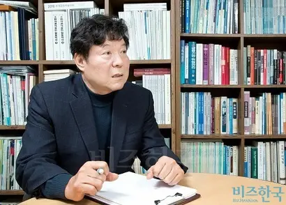 오 본부장은 현재 보험업계의 가장 큰 이슈로 장해보험 보장 문제를 꼽았다. 보험사가 주치의의 최초 장해 판정을 인정하지 않고, 자사가 관리해오던 자문의를 통해 자사에 유리한 판정으로 이끄는 것이 문제라고 말한다. 사진=임준선 기자
