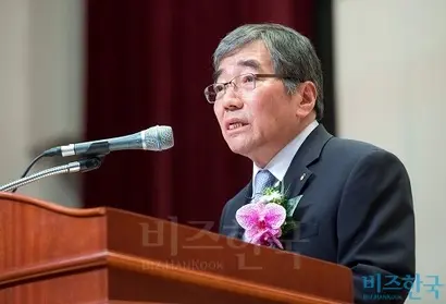 지난해 5월 윤석헌 신임 금융감독원장의 취임식 모습. 이병삼 전 금감원장은 채용 비리에 연루돼 물러났고, 18일 2심 공판에서 징역 2년을 선고받았다. 금감원 공공성 강화 문제가 제기되는 가운데, 금감원 공공기관 재지정을​ 두고 오는 30일 기획재정부 공공기관운영위원회가 열릴 예정이다. 사진=임준선 기자