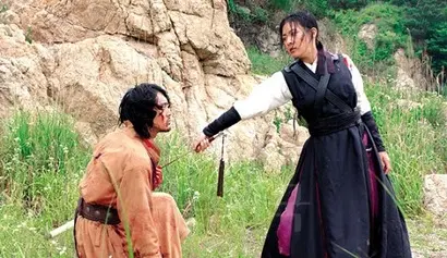 채옥-황보윤 커플 팬덤과 비등하게 인기를 끌었던 채옥-장성백(김민준) 커플. 사실 친남매로 설정된 이들의 감정이 혈육의 본능적인 이끌림이냐, 남녀 간의 이끌림이냐에 대한 격론이 팬덤 안에서도 들끓었다. 사진=MBC 홈페이지