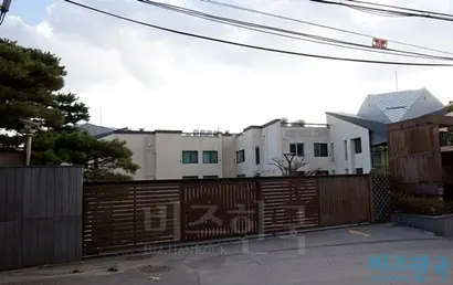 신동빈 롯데 회장, 최성욱 동양고속건설 부회장, 빅뱅 멤버 태양이 보유한 빌라. 사진=이종현 기자