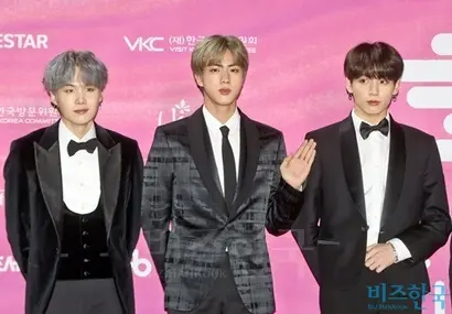 방탄소년단 슈가가 2018년 8월 유엔빌리지의 고급빌라를 매입했다. 제28회 하이원 서울가요대상에 참여한 방탄소년단(왼쪽부터 슈가, 진, 정국)의 모습. 사진=고성준 기자