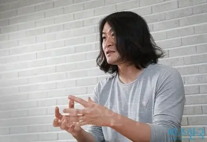 AI 반도체 개발은 반도체라는 하드웨어와 AI라는 소프트웨어 개발을 동시에 진행해야 하는 작업이다. 백 대표는 그렇기 때문에 톱다운 방식으로 의사결정이 이뤄지는 대기업보다는 기업 문화가 자유로운 스타트업에서 유리한 개발이라고 말한다. 사진=박정훈 기자