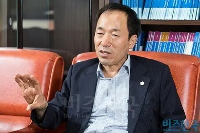 최영승 대한법무사협회장은 “이번 판결은 국민에게 더 큰 비용을 부담하는 결과를 가져오는 것은 물론 국민의 편의를 저해한다”고 꼬집었다. 사진=최준필 기자