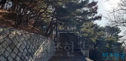 임성욱 세원그룹 회장이 2016년 3월 126억 원에 매입한 성북동 자택.  사진=유시혁 기자
