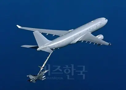 수락검사 기간 중 A330 MRTT 공중급유기는 우리 공군이 운용 중인 F-15K와 KF-16 전투기에 공중급유를 진행했다. 사진=에어버스