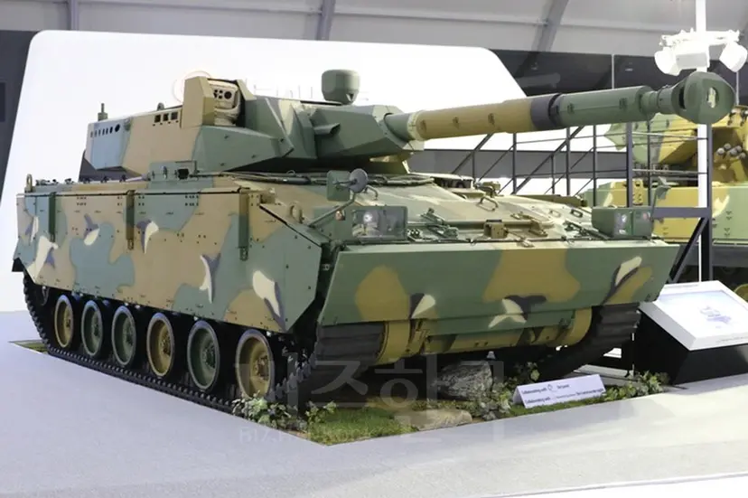 K21의 방어력을 개선한 화력지원 차량을 개발, 배치해야 한다. K21 105HP 경전차. 사진=Shephard Media