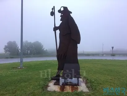 혼자 걷는 것은 외롭다. 사진=박현광 기자