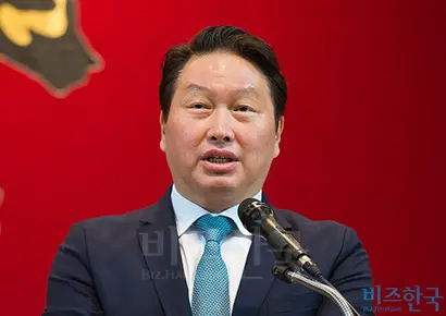 지난해 2월 고려대학교 학위수여식에서 축사하는 SK그룹 최태원 회장. 사진=최준필 기자