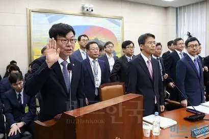 공정위 조사에서 담합 사실을 인정한 내용을 발설할 경우 제재 조치 감면 혜택을 박탈당할 수도 있다. 국회 국정감사에 출석한 김상조 공정거래위원장의 모습으로 기사의 특정 내용과 관련없다.​사진=박은숙 기자