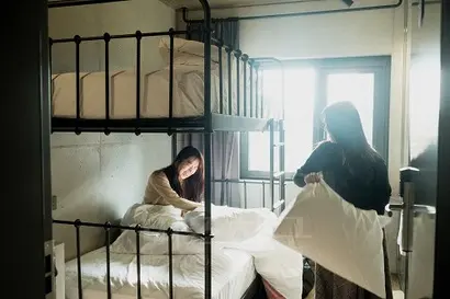 버닝런 에어가 열리는 플레이스 캠프 제주 스탠다드 벙커 객실. 친구끼리 편안하게 묵을 수 있다. 사진=플레이스 캠프 제주 제공