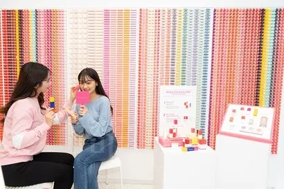 이마트는 ‘스톤브릭’을 론칭하고 14일 서울 홍익대학교 인근에 안테나숍을 개점했다. 사진=이마트 제공