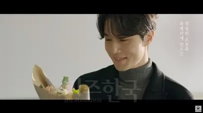 문재인 정부 출범 이후 중앙부처가 게시한 영상 중 가장 많은 조회수(480만)를 기록한 농림축산식품부​의 영상 ‘[이동욱x임주은] 꽃으로 하트시그널’​. 사진=농림축산식품부 유튜브 채널 캡처