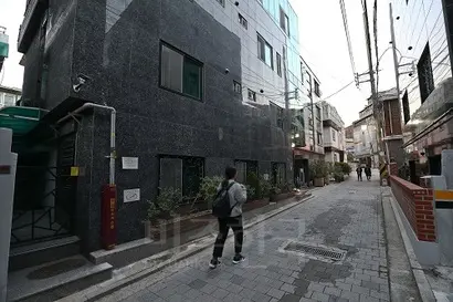 부동산 앱에 ‘확실한 매물’이라 소개된 물건도 직접 연락하면 허위매물인 경우가 많다. 사진은 서울 성동구의 원룸밀집지역으로 기사의 특정 내용과 관련없다. 사진=고성준 기자