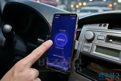 ‘카카오 카풀’ 등 새로운 사업모델이 등장하면서 플랫폼 노동 시장 규모도 커지고 있다. 사진은 카카오 카풀 서비스를 이용하는 모습. 사진=고성준 기자