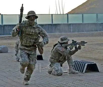 HK416 소총은 우리나라에 해군특수전전단이 아덴만 대해적 작전을 위해 최초 도입했으며, 아덴만 여명 작전에서 사용된 바 있다. 사진=해군