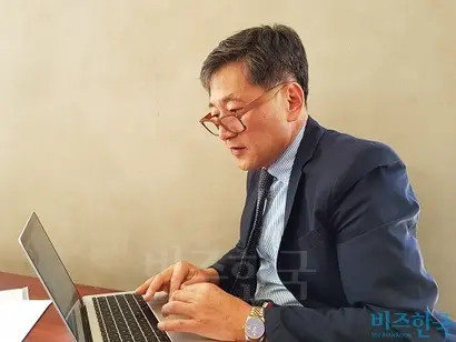 ‘비즈한국’은 수차례 설득 끝에 최 전 소장 인터뷰를 할 수 있었다. 최 전 소장은 녹십자가 공익법인인 목암연구소의 연구 결과를 사유화하려는 시도를 막아야 한다고 피력했다. 사진=박현광 기자