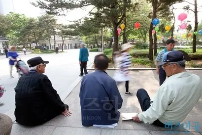 치매노인 공공후견제도를 필요로 하는 고령의 치매 환자들은 늘어날 수 있다. 탑골공원의 모습으로 기사의 특정 내용과 관련없다. 사진=박정훈 기자