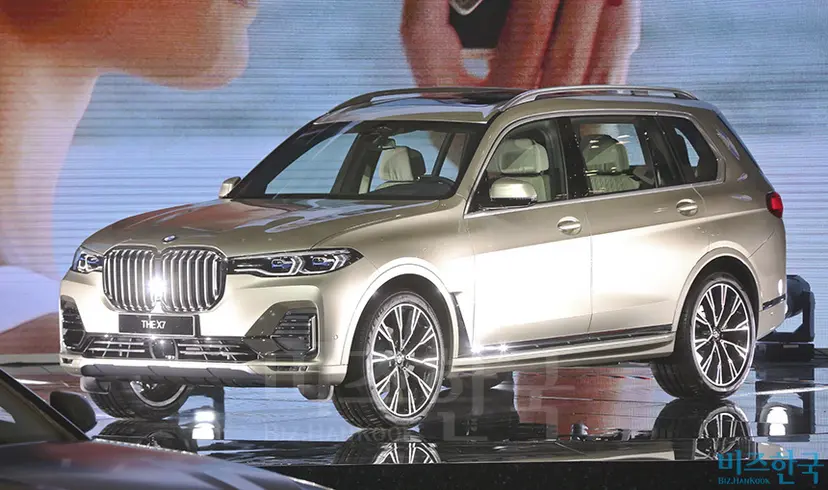 BMW의 SUV 라인업 중 가장 큰 X7이 국내 최초로 공개됐다. 사진=고성준 기자