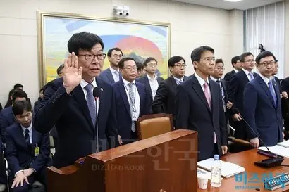 SK브로드밴드와 CJ헬로비전의 기업결합 건에 대한 공정위의 불허 이후 시장 상황은 급변했다. 미디어 융합이 핵심으로 떠올랐고, 글로벌 OTT의 공세가 매섭다. 국회 국정감사에 출석한 김상조 공정거래위원장의 모습으로 기사의 특정 내용과 관련없다.​사진=박은숙 기자