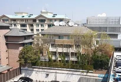CJ그룹의 이재현 회장, 이미경 부회장, 손복남 고문이 거주하는 장충동1가 소재 A 빌라. 사진=유시혁 기자