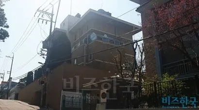 J 건설사가 채무를 변제하지 못할 경우 이맹희 명예회장에게 주기로 했던 건물은 사라진 지 오래다. 그 부지에는 A 빌라만 남아 있다. 사진=유시혁 기자