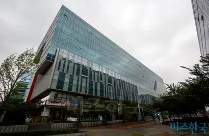 경기도 성남시 분당구 판교동에 위치한 카카오 통합사옥.  사진=고성준 기자