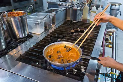 자영업자로 산다는 것은 곧 기업가로 사는 것이고, 기업가로 사는 것에는 너무나 많은 것이 요구된다. 음식점의 모습으로 기사의 특정 내용과 관련없다. 사진=최준필 기자