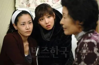 한자의 휴가 선언에 가장 기함했던 것은 자식들이다.  변호사인 큰딸 영수는 엄마인데 왜 좀 더 참지 못하냐고 한자를 힐난하는 모습까지 보인다. 참 이기적이다 싶지만 사실 돌이켜보면 우리네 자식들은 항상 부모에게 이기적으로 구는 존재이긴 하다. 사진=KBS 홈페이지