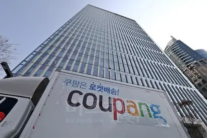 오픈마켓은 배송 서비스를 강화하며 신선식품까지 판매 영역을 확장해 지난해 평균 매출 성장률이 32%를 기록했다. 서울 송파구 쿠팡 본사 건물 전경. 사진=고성준 기자