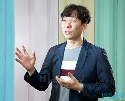신형석 세종몰 대표는 현재 경기도 포천에서 분필 공장을 세우고 하고로모 분필을 생산하고 있다. 학원 강사를 하던 신 대표는 일본에 학원을 둘러보러 갔다가 우연히 마주한 하고로모 분필에 매료됐다. 사진=임준선 기자
