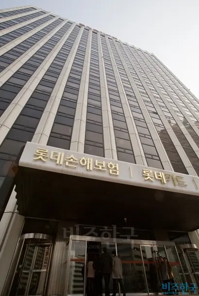 롯데카드 기업 가치는 1조 8000억여 원으로 평가되고 있다. 시장에선 하나금융지주가 우리금융지주‧MBK파트너스, 한앤컴퍼니 보다 낮은 입찰가를 제시한 것으로 알려진다. 사진=박은숙 기자