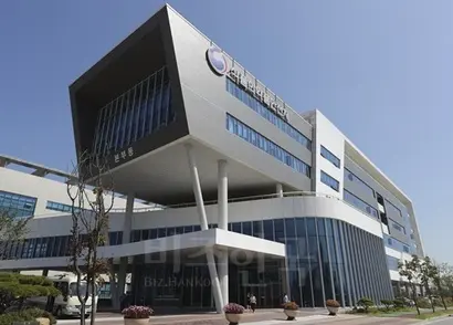 코오롱생명과학은 식약처와 협의해 나온 대책이기 때문에 우려할 부분이 아니라는 입장이다. 충북 오송에 있는 식약처 본부. 사진=연합뉴스