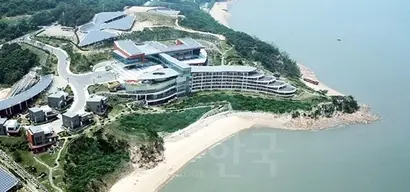 시장에선 MBK가 지난 2월 홈플러스아카데미를 매각한 것도 유동성 확보를 위해서가 아니냐는 해석이 나온다. 인천 중구 무의동에 위치한 홈플러스아카데미. 사진=홈플러스 제공