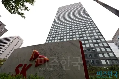 SK(주), SK디스커버리에 편입하는 방안 모두 쉽지 않다. 사진은 종로구에 위치한 SK그룹 서린동 사옥. 사진=고성준 기자