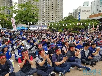 울산 동구 한마음회관 점거 농성 6일째인 30일 금속노조 현대중공업지부, 현대자동차지부, 대우조선해양지부 노조원 등 4000명가량이 영남권 노동자대회에 참가했다. 사진=박현광 기자