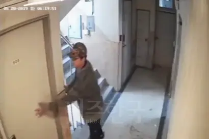 ‘신림동 강간미수’ 영상에 많은 여성들이 분노하고 있다. 사진=온라인 커뮤니티 캡처