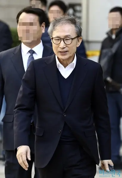 지난 3월 13일 서울고등법원에 출석한 이명박 전 대통령. 사진=고성준 기자