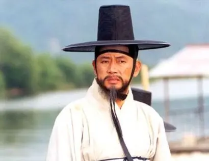 ‘동의보감’의 저자인 실존 인물 허준은 여러 차례 영상화되었다. 그중 1999년과 2000년에 걸쳐 방영한 이병훈 PD의 ‘허준’은 사극 좋아하는 우리나라에서도 압도적인 시청률을 자랑한 드라마로, 이은성 작가의 ‘소설 동의보감’을 원작으로 했다. 사진=MBC 홈페이지