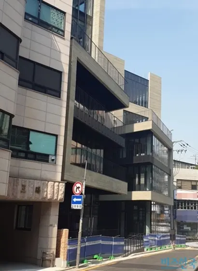 가수 겸 배우 비(정지훈)가 지은 청담동 빌딩의 부동산 가치는 300억 원이 넘을 것으로 전망된다.  사진=유시혁 기자