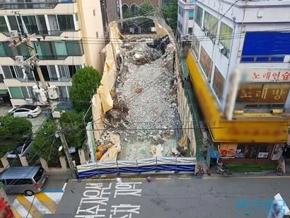 붕괴한 건물 주위로는 건축물 네 동이 맞닿아 있다. 사고일부터 현재까지 모두 사람이 거주하거나 영업을 이어온 곳이다. 사진=차형조 기자
