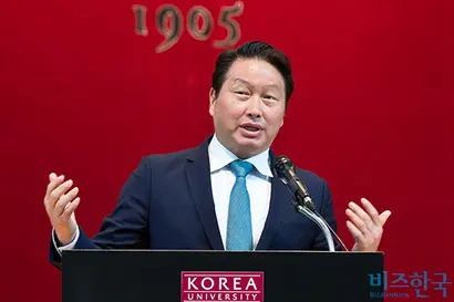 지난해 2월, 고려대학교 학위수여식에서 SK그룹 최태원 회장이 축사하는 모습. 사진=최준필 기자