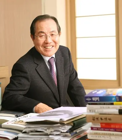 윤동한 한국콜마 회장이 직원들에게 한일관계와 관련한 막말 영상 시청을 강요해 물의를 빚고 있다. 사진=한국콜마 제공