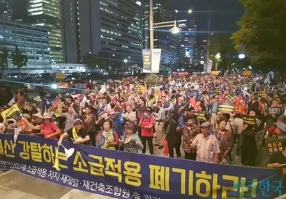 오후 5시 30분 최찬성 조합장의 선언문 낭독으로 시작된 집회는 각 조합 측 결의문 낭독과 문화행사로 이어졌다. 한손에 ‘분상제 폐기’ 피켓을 든 참가자들은 3시간여 집회를 마무리하며 청와대로 행진했다.