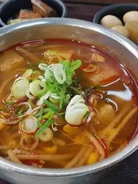 이곳의 시그니쳐 메뉴인 덕평소고기국밥은 2016년 한 해 동안만 60만 그릇 가까이 팔렸다. 사진=구완회 제공